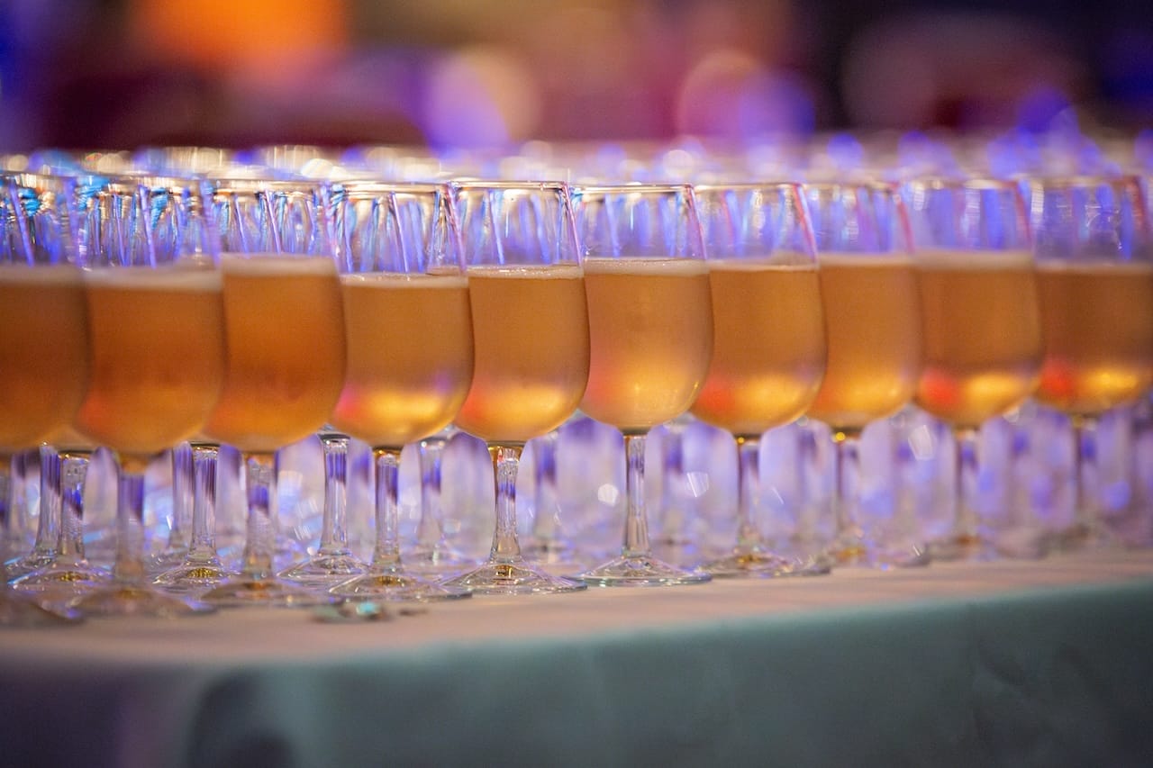 Sparkling glasses of champagne are lined up next to each other